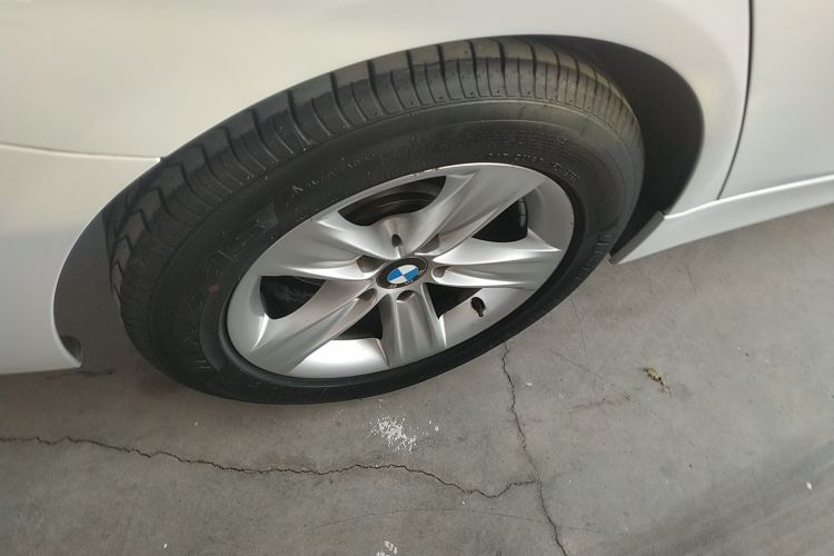 宝马3系 2015款 320i 时尚型车身外观6008