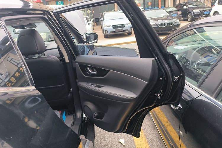 日产 奇骏 2021款 2.0L CVT 2WD XL ITS舒适纪念版中控内饰45