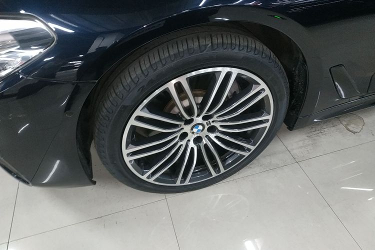 宝马5系 2019款 530Li xDrive M运动套装车身外观6007