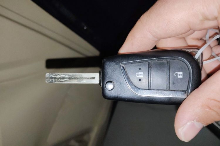 丰田 汉兰达 2015款 2.0T 两驱精英版 5座中控内饰11