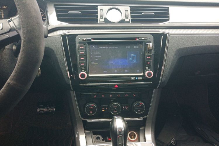 大众 帕萨特 2016款 280TSI DSG尊荣版中控内饰16