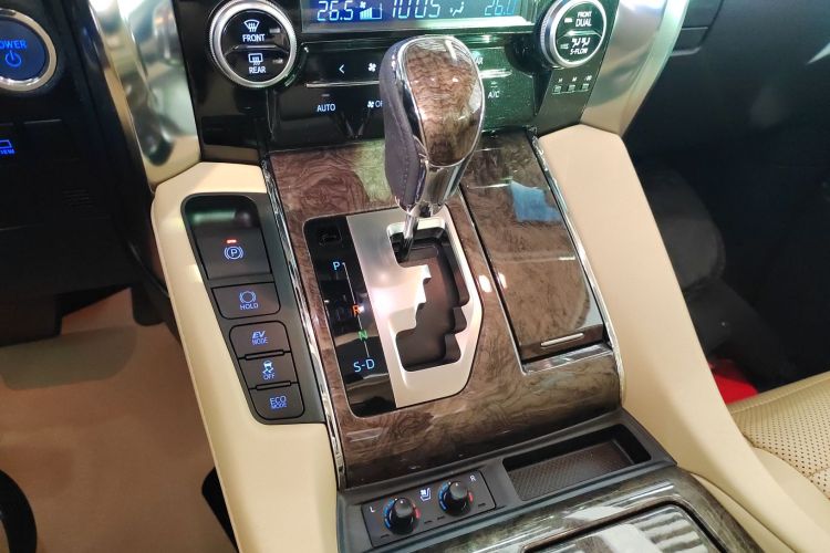 丰田 威尔法 2023款 皇冠 双擎 2.5L HV尊贵版中控内饰18