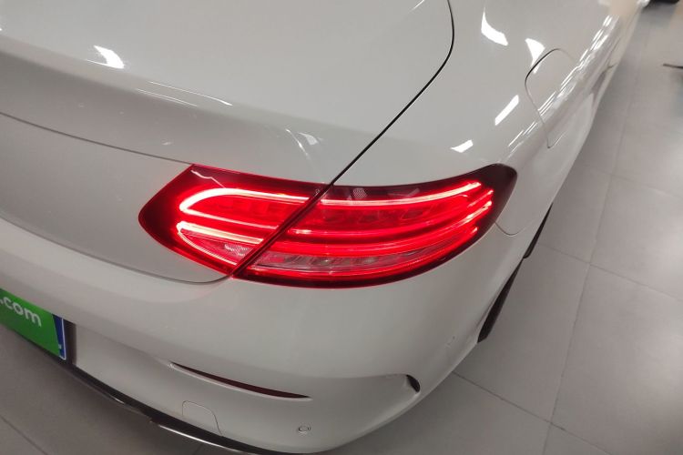 奔驰C级(进口) 2020款 C 260 轿跑车车身外观9