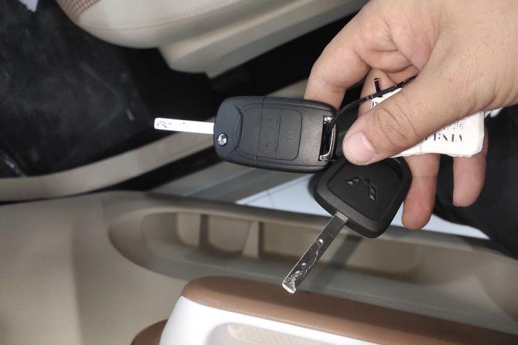 五菱汽车 宏光MINIEV 2024款 第三代 215km 青春版中控内饰7001