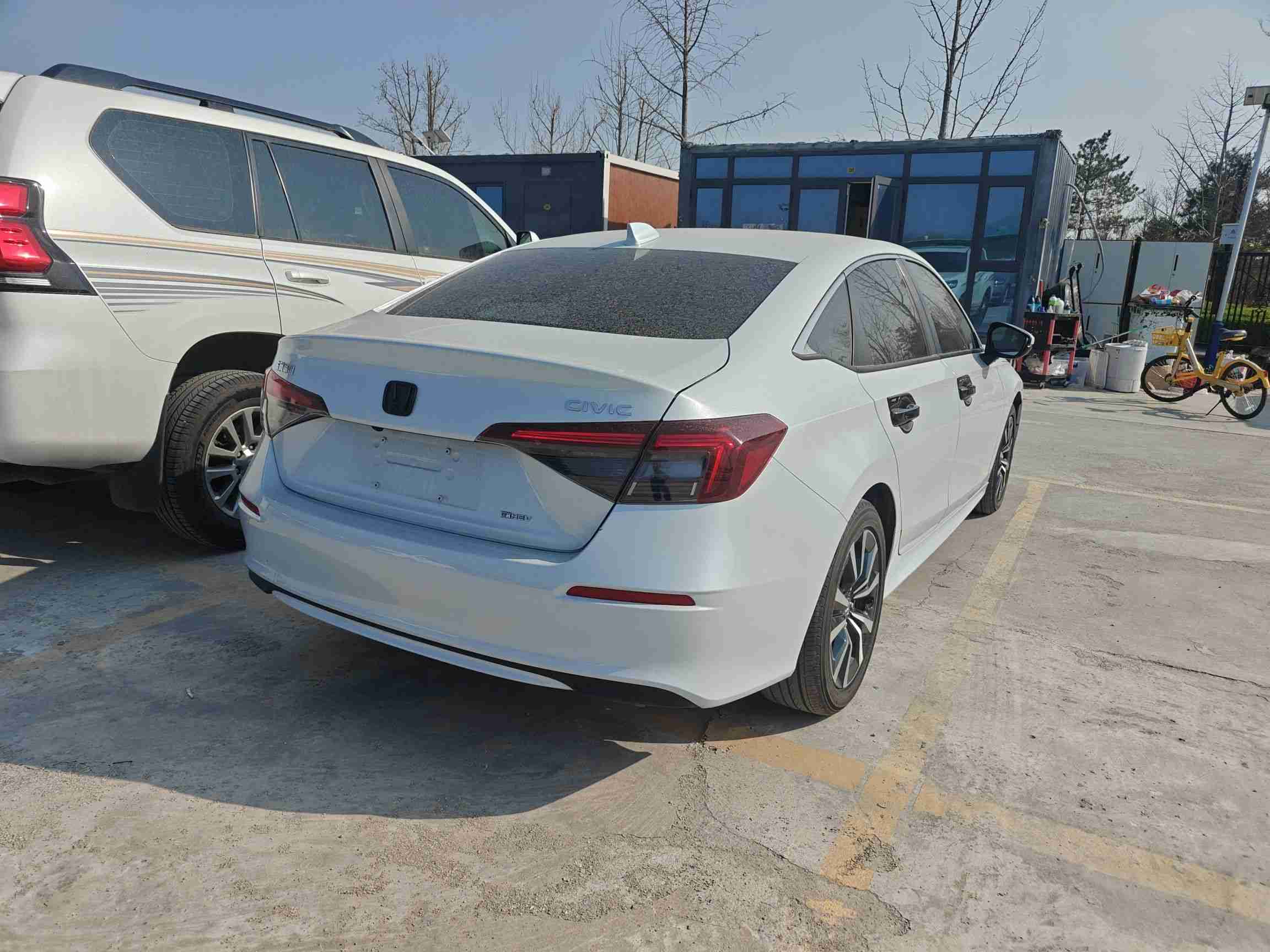 车辆右后45度外观展示