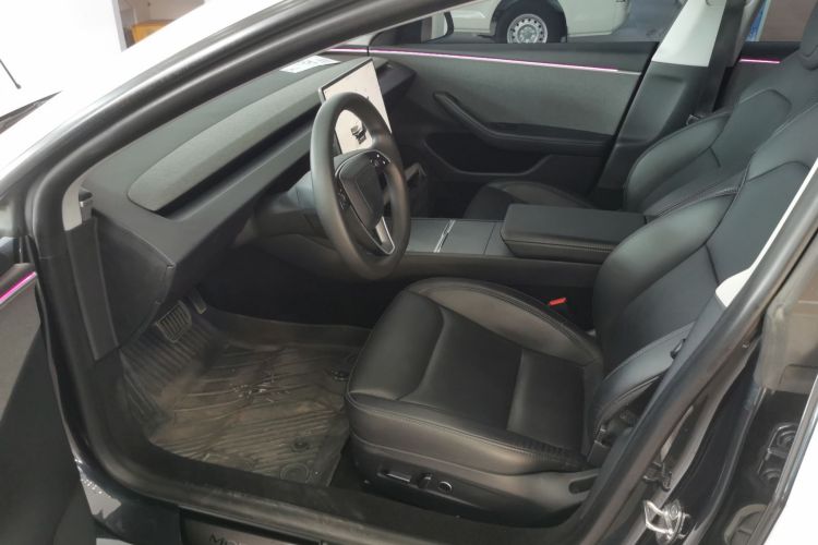 特斯拉 Model 3 2023款 后轮驱动版中控内饰19