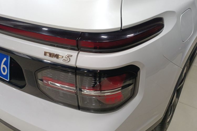 宝骏RM-5 2019款 1.5T CVT 24小时在线豪华型 6座车身外观9