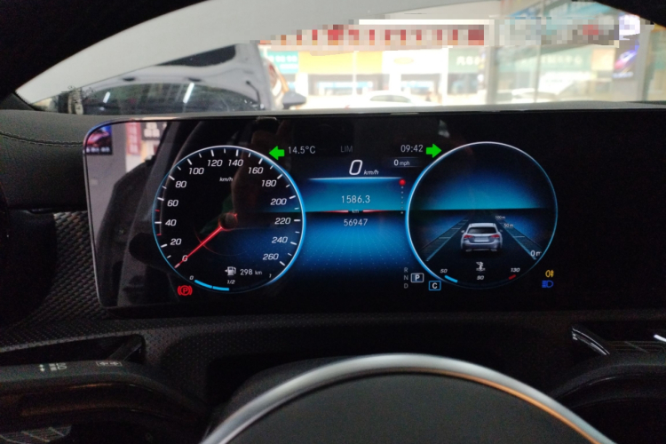 奔驰A级 2022款 A 180 L 运动轿车中控内饰14