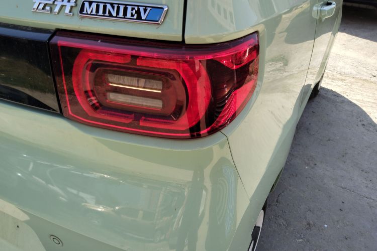 五菱汽车 宏光MINIEV 2022款 马卡龙臻享款 磷酸铁锂车身外观9