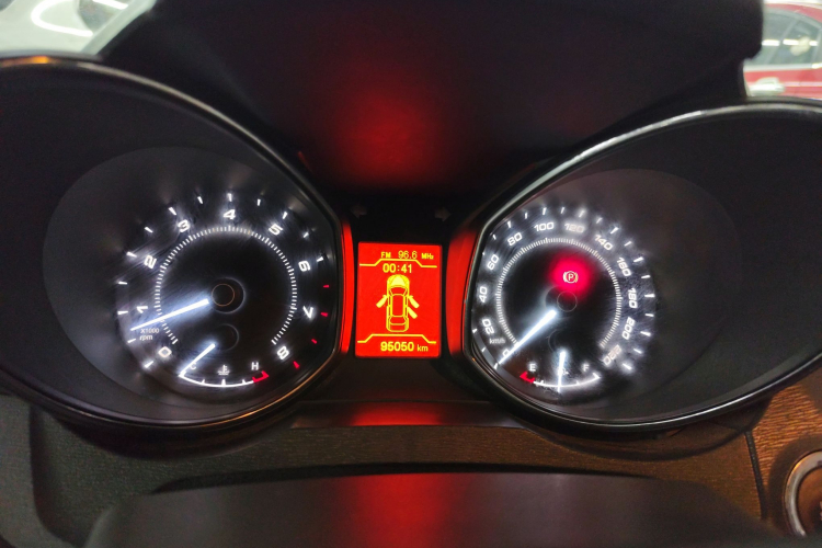 奇瑞 艾瑞泽7 2015款 1.5T 手动致享版中控内饰14