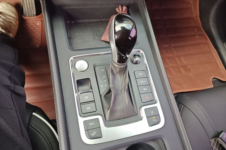 比亚迪 唐 2018款 2.0T 自动智联尊荣型 7座 国V中控内饰18