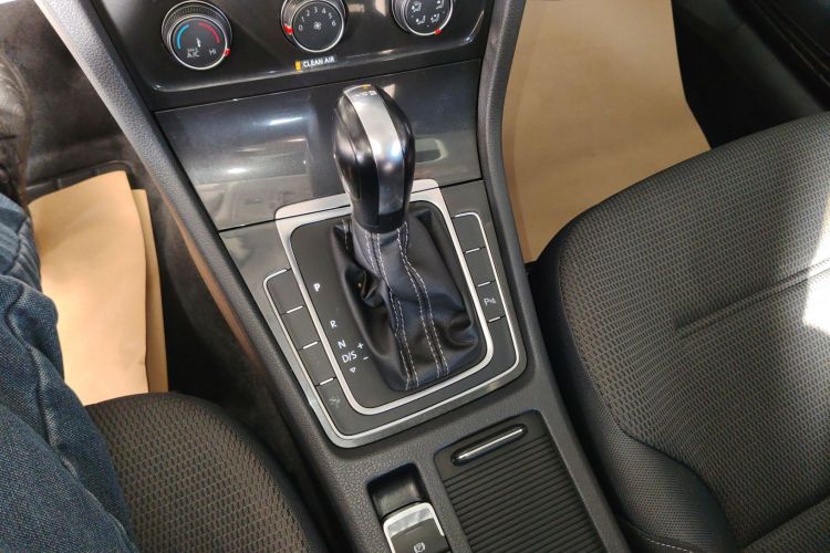 大众 高尔夫 2017款 230TSI 自动舒适百万辆纪念版中控内饰18