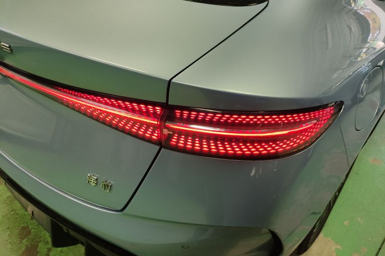 比亚迪 海豹 2022款 550km 标准续航后驱版尊贵型车身外观9