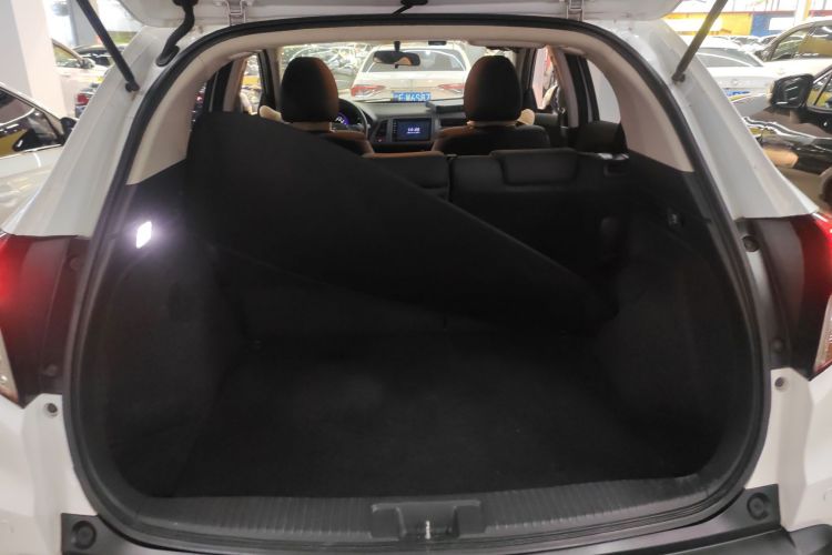 本田 缤智 2019款 220 TURBO CVT精英版 国VI机舱底盘23