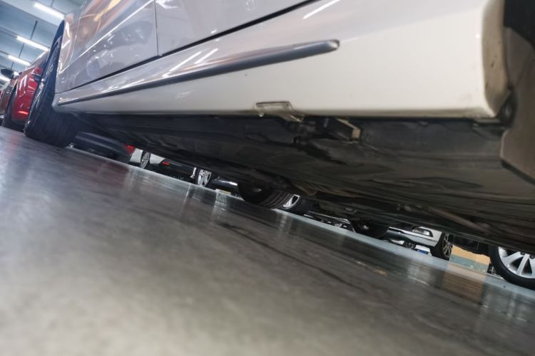 奔驰C级 2018款 C 200 L 运动版 成就特别版局部细节9002