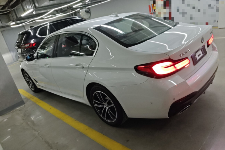 宝马5系 2022款 改款二 525Li M运动套装车身外观4