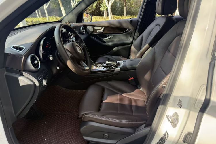 奔驰GLC 2018款 GLC 260 4MATIC 豪华型中控内饰19