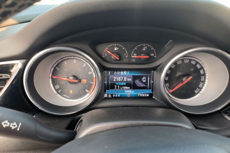 别克 君威 2017款 20T 精英型中控内饰14