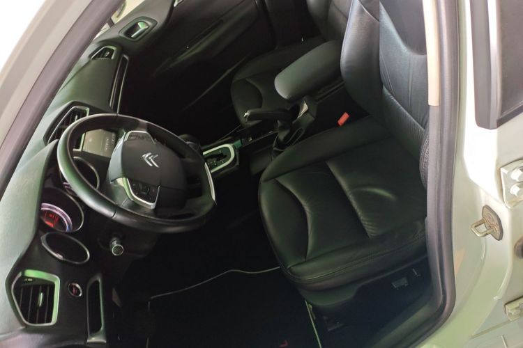 雪铁龙C4L 2015款 1.2T 自动尊贵版局部细节19