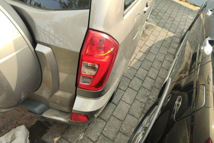 奇瑞 瑞虎3 2016款 1.6L 手动智尚版车身外观9