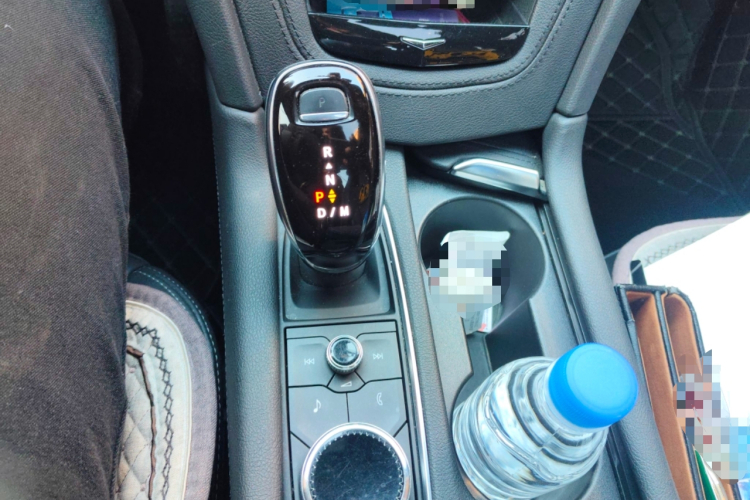 凯迪拉克XT6 2020款 28T 六座四驱风尚型中控内饰18