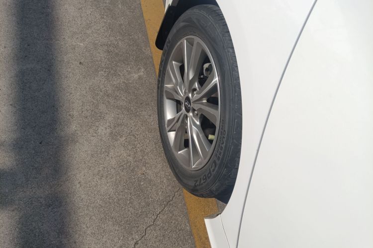 现代 索纳塔 2015款 经典 2.0L 自动豪华版车身外观6008