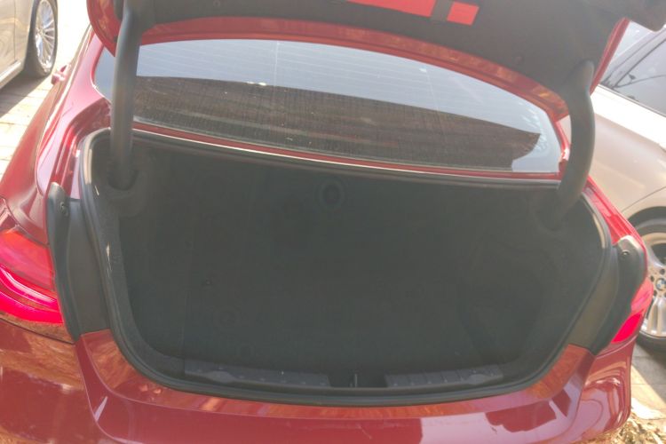 宝马3系 2019款 320i M运动曜夜版机舱底盘23