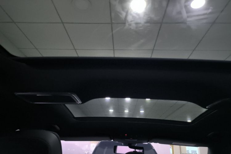 奔驰GLC 2022款 改款二 GLC 260 L 4MATIC 豪华型中控内饰22