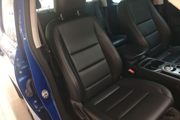 长城 炮 2020款 2.0T商用版自动柴油两驱精英型长箱GW4D20M局部细节41