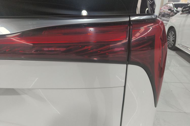 别克 世纪 2023款 2.0T 六座蕴世版车身外观9