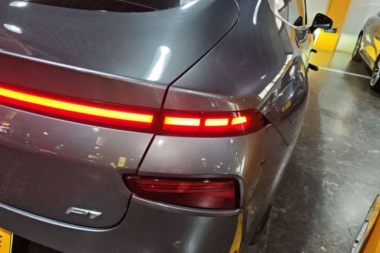 小鹏P7 2022款 480G+车身外观9