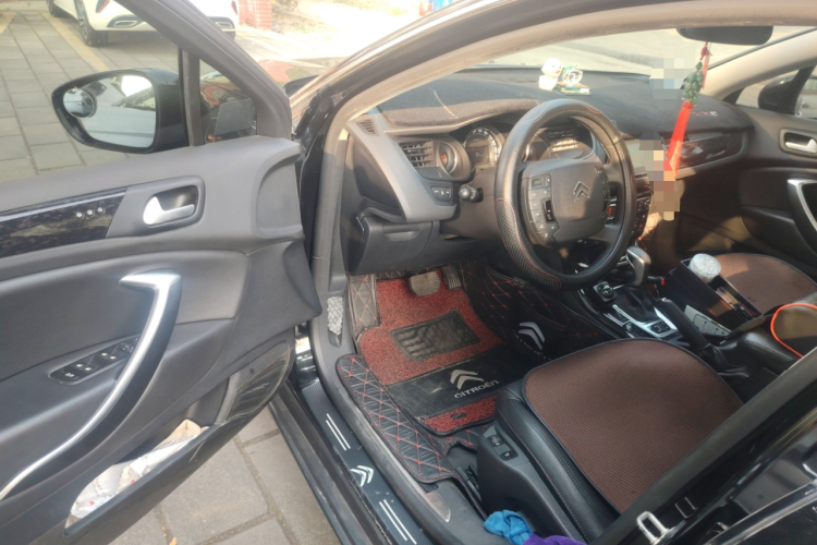 雪铁龙C5 2013款 2.3L 自动豪华型中控内饰20