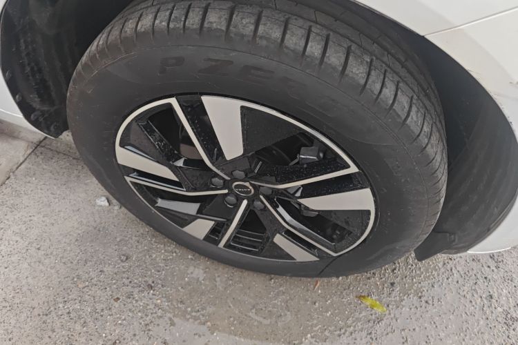 沃尔沃XC60 2026款 B5 四驱智远豪华版车身外观10