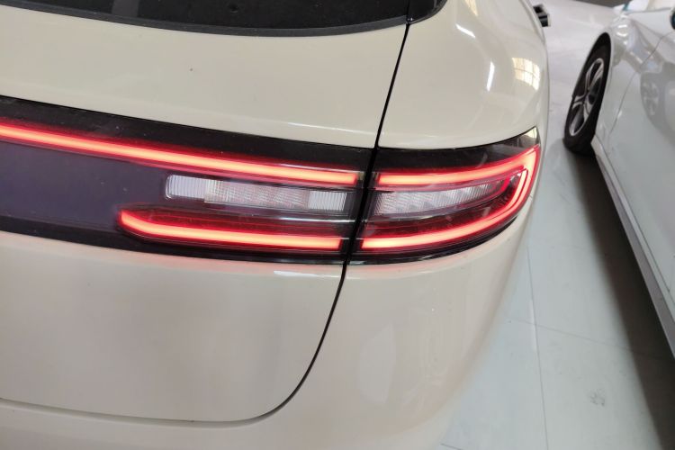 鸿蒙智行 问界M5 2023款 增程后驱标准版车身外观6006