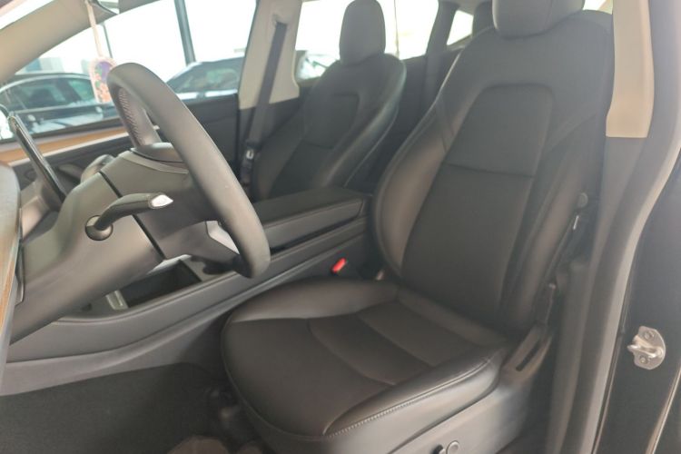 特斯拉 Model Y 2022款 后轮驱动版中控内饰19