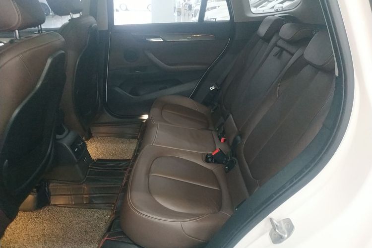 宝马X1 2019款 sDrive18Li 尊享型中控内饰21