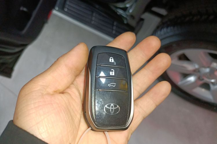 丰田 普拉多 2016款 2.7L 自动标准版中控内饰11