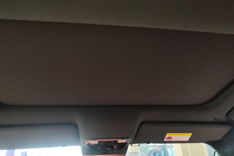 理想汽车 理想L8 2023款 Air中控内饰22