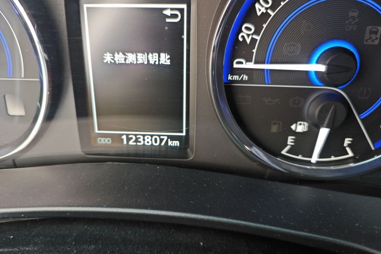 丰田 卡罗拉 2016款 双擎 1.8L E-CVT豪华版中控内饰15