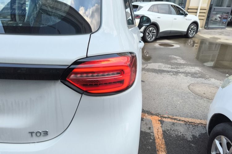 零跑汽车 零跑T03 2024款 200轻享版车身外观9