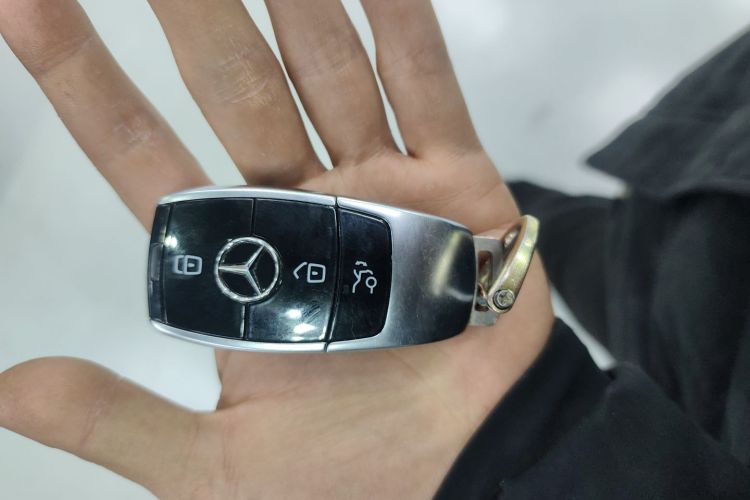 奔驰E级(进口) 2023款 E 260 时尚型运动版中控内饰11