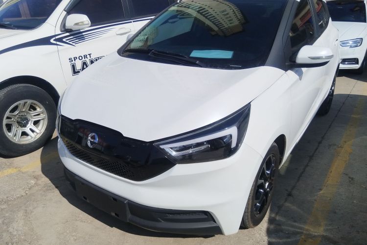 江铃集团新能源 易至EV3 2022款 小雷达悦跑型车身外观1