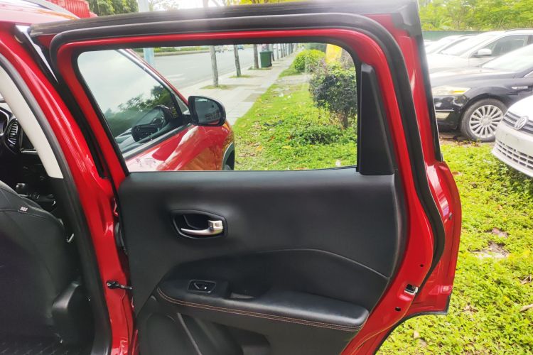 Jeep 指南者 2020款 220T 自动精英版中控内饰7006