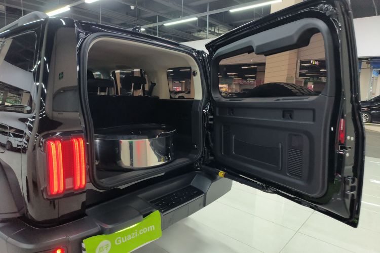 坦克300 2021款 越野版 2.0T 挑战者机舱底盘23