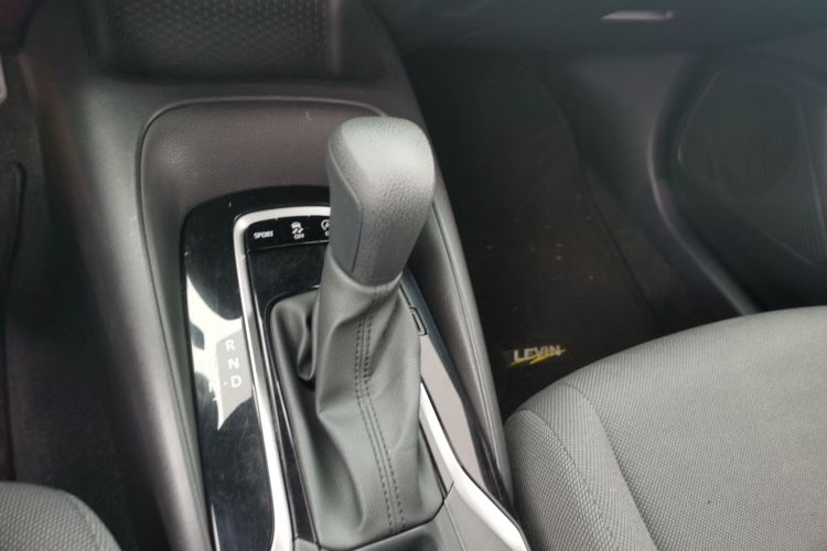 丰田 雷凌 2023款 185T CVT豪华版中控内饰18