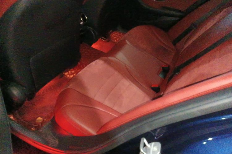 奔驰C级 2019款 C 260 运动版中控内饰21