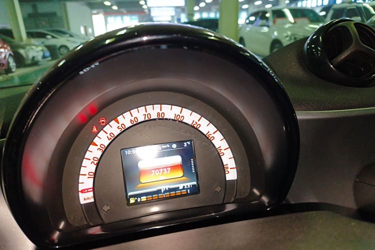 smart fortwo 2019款 0.9T 66千瓦硬顶风擎版 国VI局部细节14