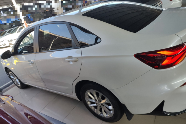 雪佛兰 科鲁泽 2024款 1.5L 双离合乐享版车身外观4