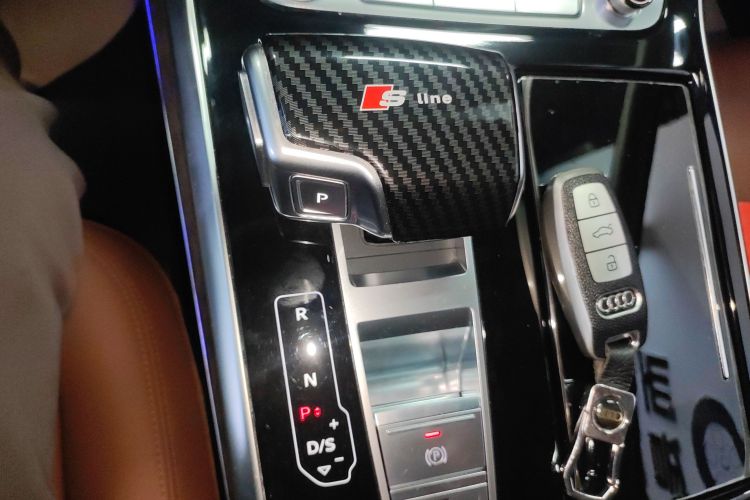 奥迪Q7 2021款 45 TFSI quattro S line运动型局部细节18