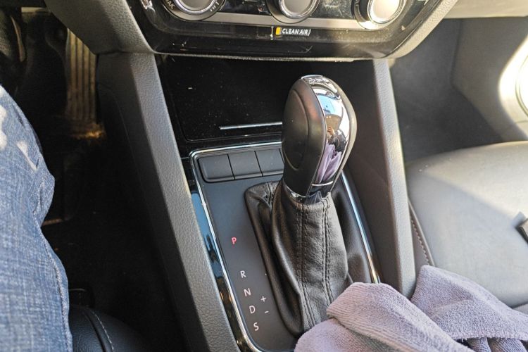 大众 速腾 2016款 230TSI 25周年纪念版中控内饰18